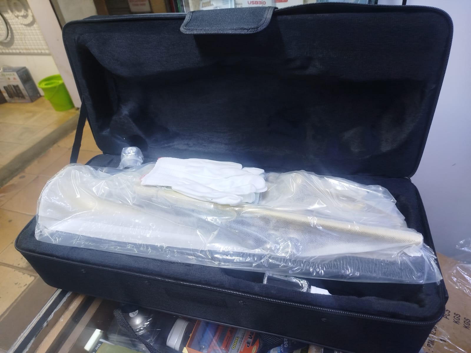Professional Trumpet Kit for Students, Beginners and Professionals | With Hard Case, Gloves, Mouthpiece, Valve Oil and Cleaning Kit