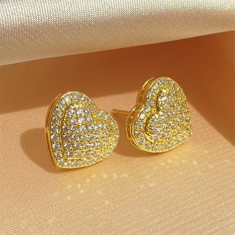 Rock candy heart pendant, niche design, copper-set zircon necklace, understated luxury hip-hop style jewelry.