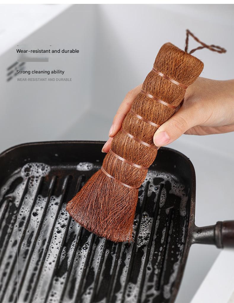 Natural palm wood pot scrubber, kitchen-specific long-handled pot scrubber, won't get your hands dirty while washing dishes.