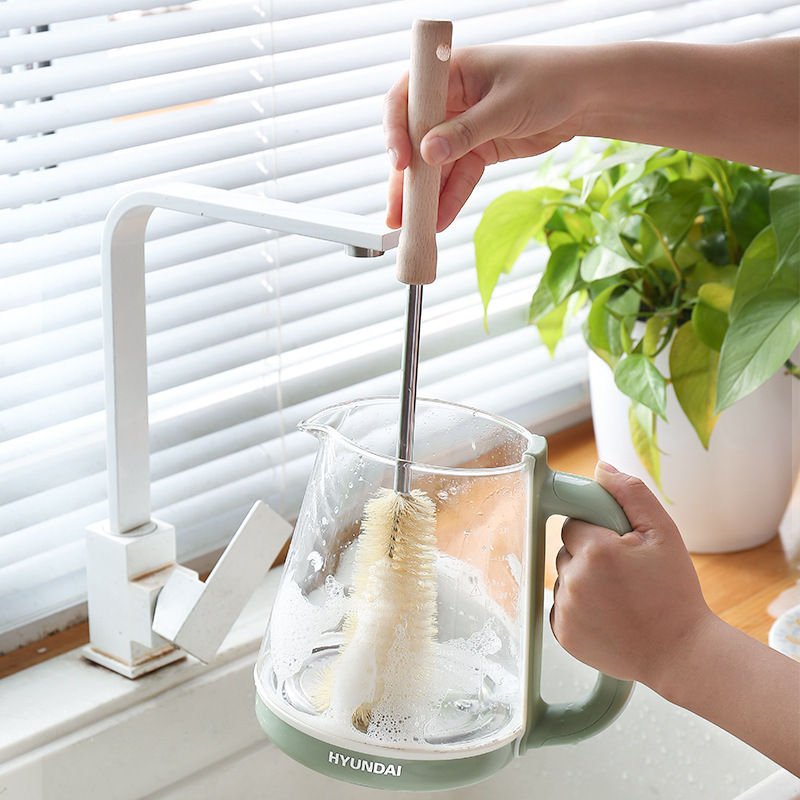 Long-handled cup brush, a kitchen cleaning tool that leaves no blind spots.