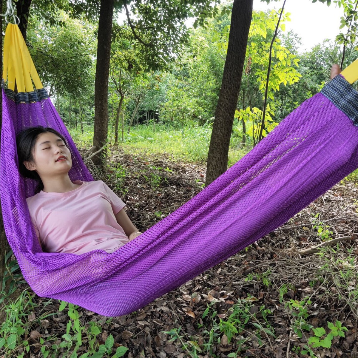 Outdoor Ice-Silk Mesh Hammock with Curved Spreader Bar – Anti-Rollover Design for Camping and Travel
