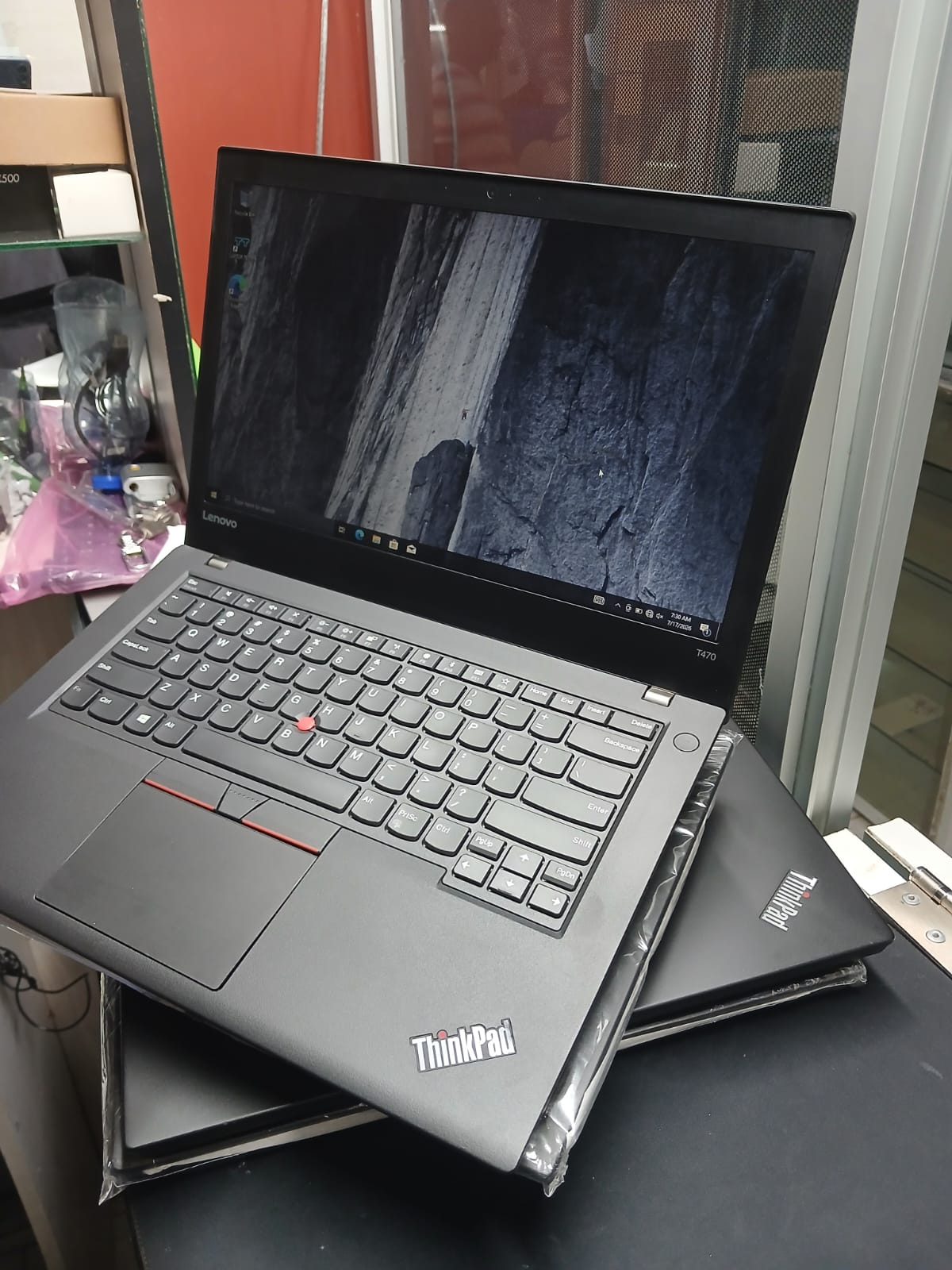 Lenovo ThinkPad T470 Laptop | Intel Core i5 6th Gen | 8GB RAM | 256GB SSD | 14-Inch Full HD Display | Windows 11 Pro | Wi-Fi | Bluetooth | Business Laptop | Ex-UK Refurbished laptop | Notebook