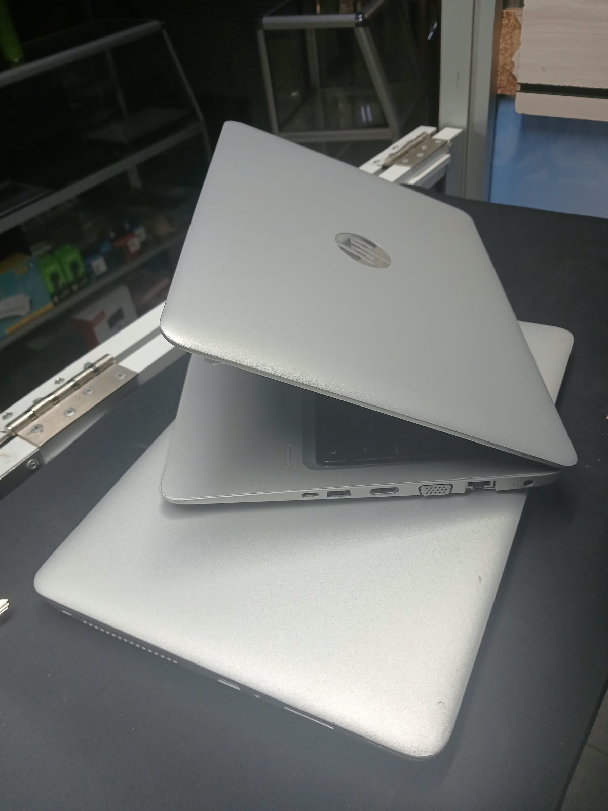 HP ProBook 430 G4 Laptop Intel Core i3 7th Gen, 8GB RAM, 256GB SSD, 13.3 Inch HD Display, Refurbished Business Laptop for Office, School, Work, Browsing and Everyday Use