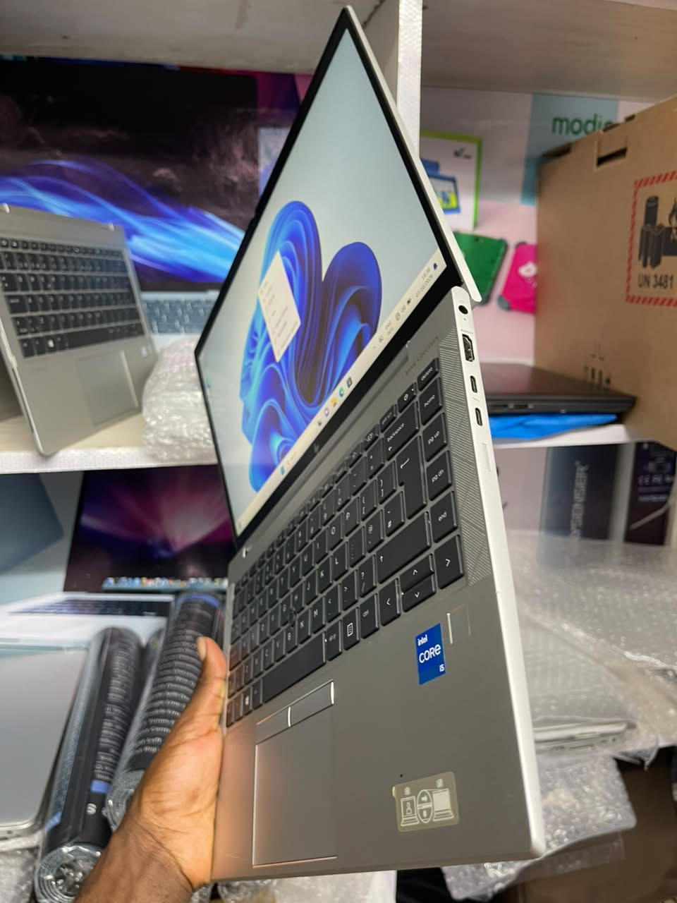 HP EliteBook 840 G8 Laptop Intel Core i5 11th Gen, 8GB RAM, 256GB SSD, Windows 11 Pro, 14 Inch FHD Display, Refurbished Business Laptop with Free Mouse