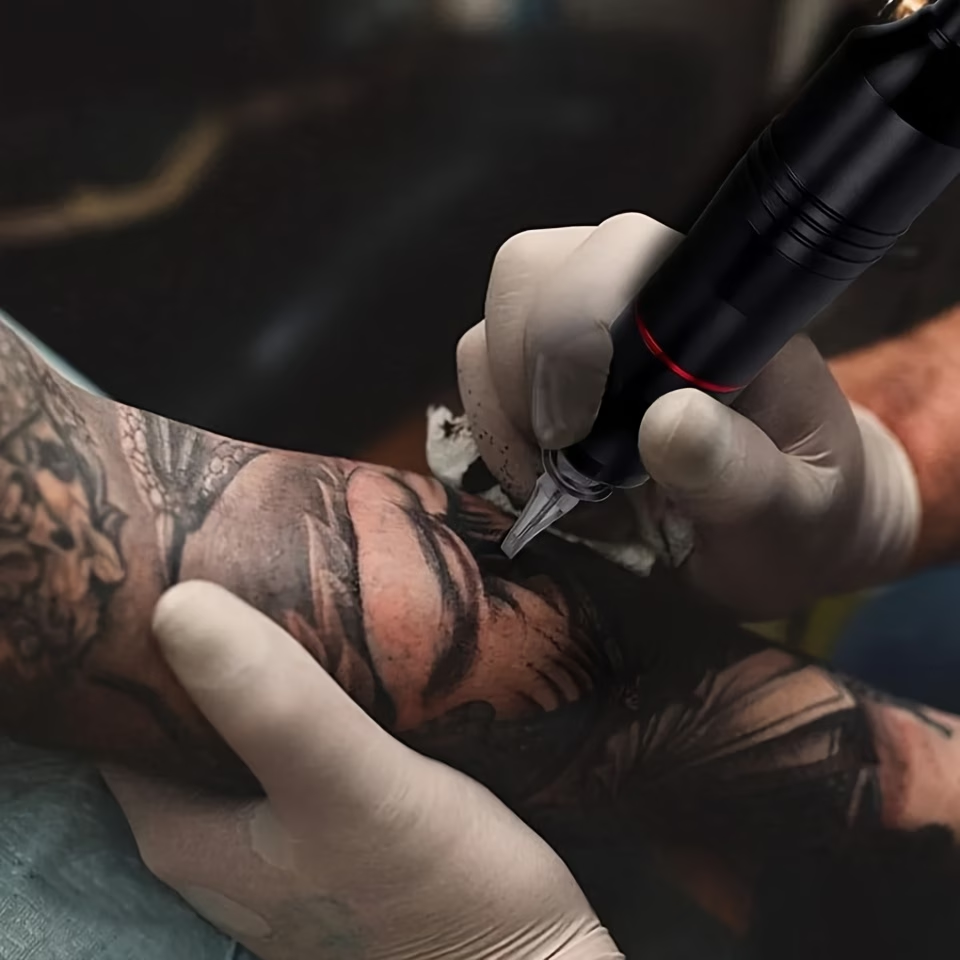Entry-level tattoo kit - Complete set - Wired rotating tattoo pen machine, equipped with 10 ink cartridges and 10 colors of ink, easy-to-use practice tattoo gun kit