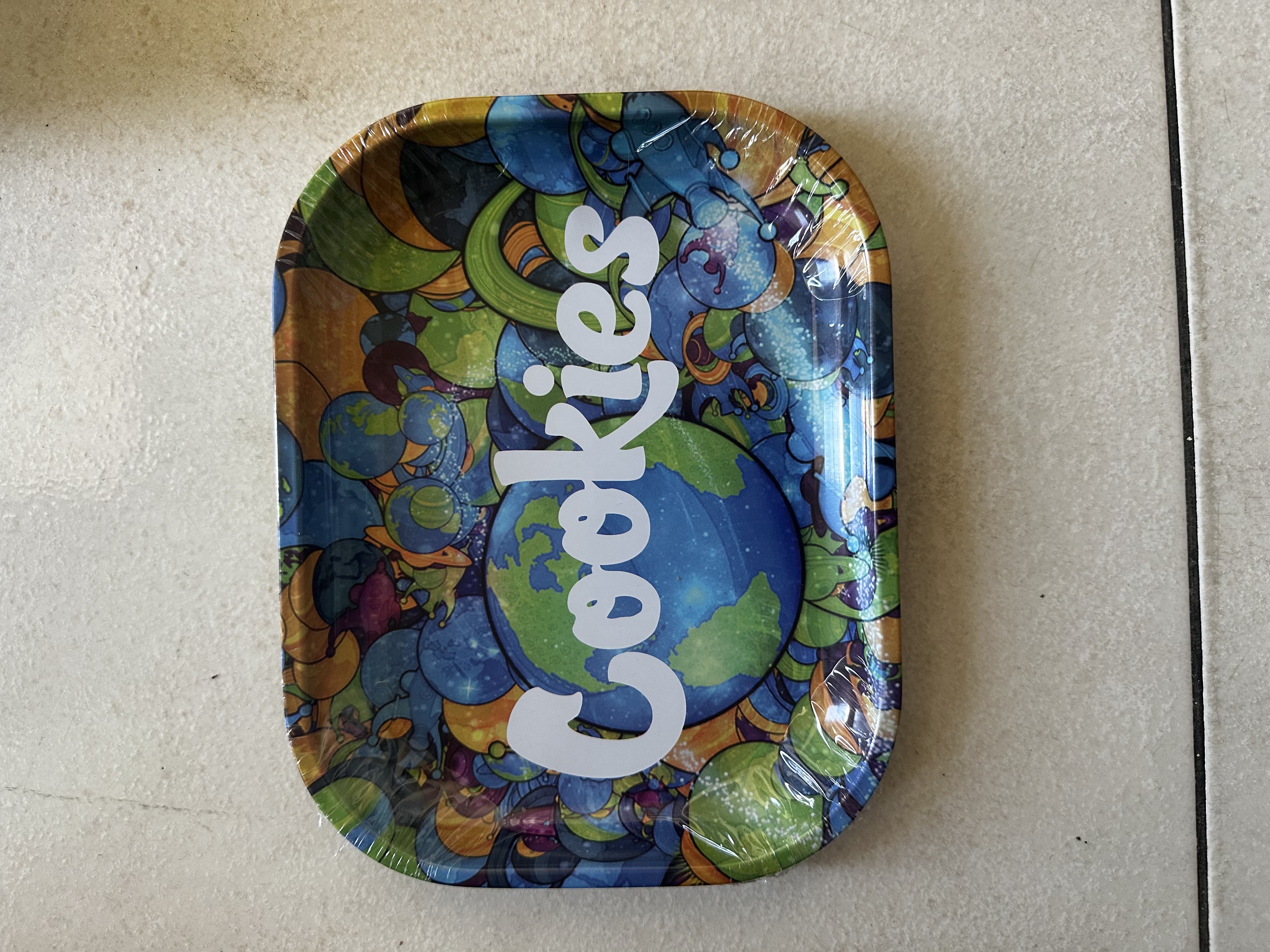 metallic rolling tray