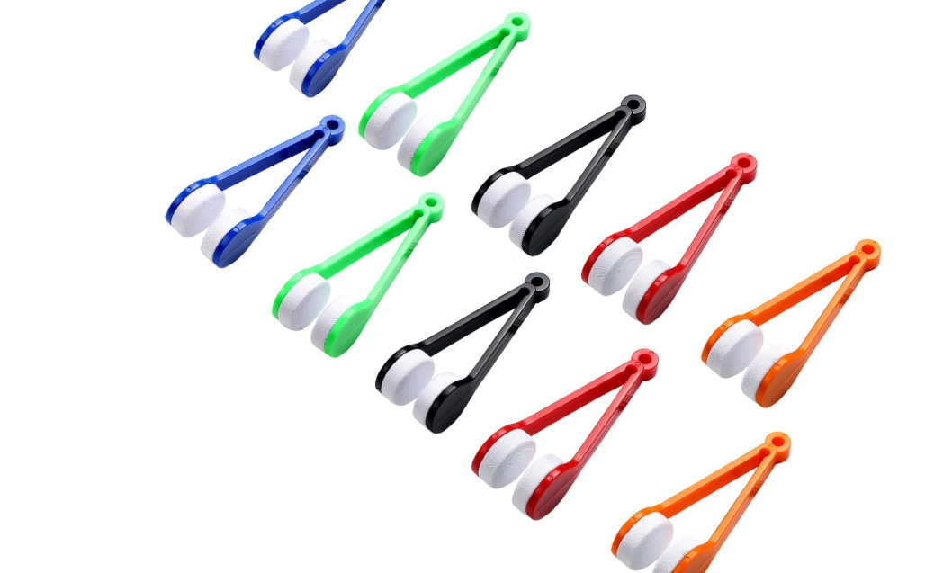 Eyeglass Cleaner Brush - Microfiber Lens Wipe for All Eyewear - Multicolour - 0.1 kg It features a compact, tweezer-like plastic handle with dual round microfiber pads designed to clamp down and clean