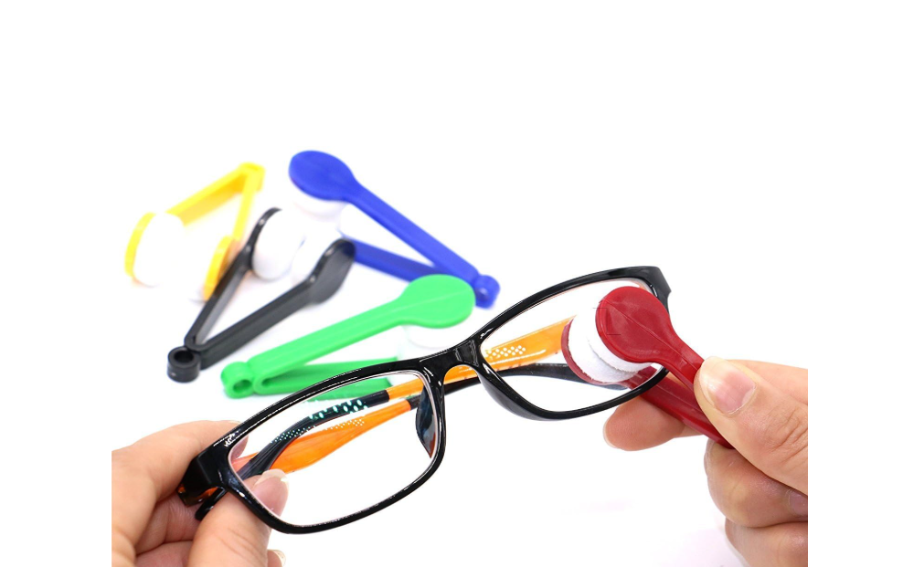 Eyeglass Cleaner Brush - Microfiber Lens Wipe for All Eyewear - Multicolour - 0.1 kg It features a compact, tweezer-like plastic handle with dual round microfiber pads designed to clamp down and clean