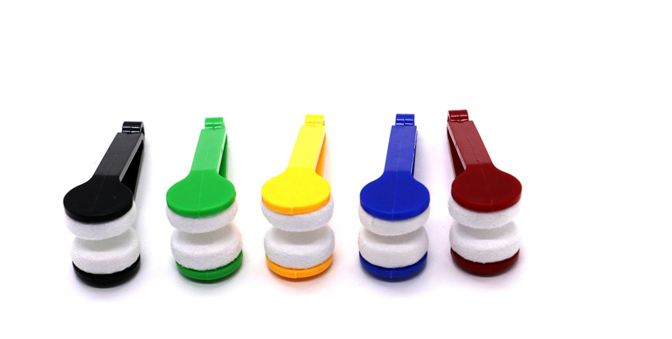 Eyeglass Cleaner Brush - Microfiber Lens Wipe for All Eyewear - Multicolour - 0.1 kg It features a compact, tweezer-like plastic handle with dual round microfiber pads designed to clamp down and clean