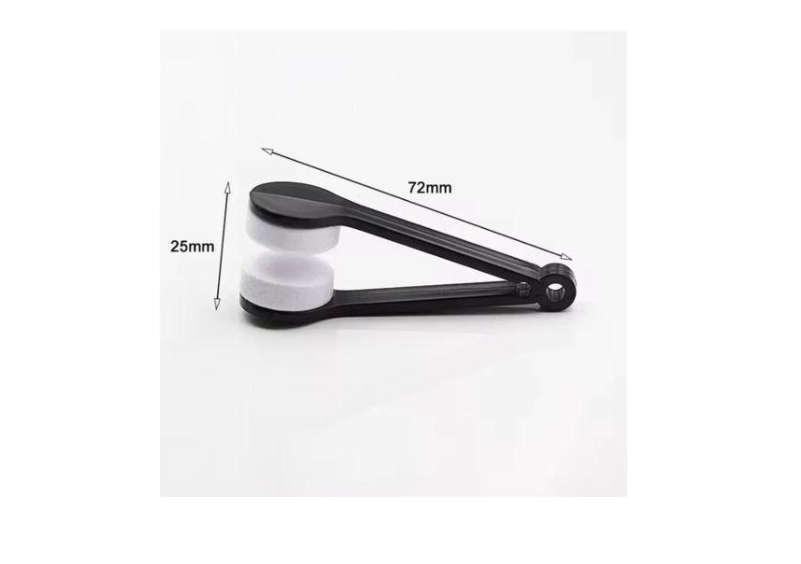 Eyeglass Cleaner Brush - Microfiber Lens Wipe for All Eyewear - Multicolour - 0.1 kg It features a compact, tweezer-like plastic handle with dual round microfiber pads designed to clamp down and clean
