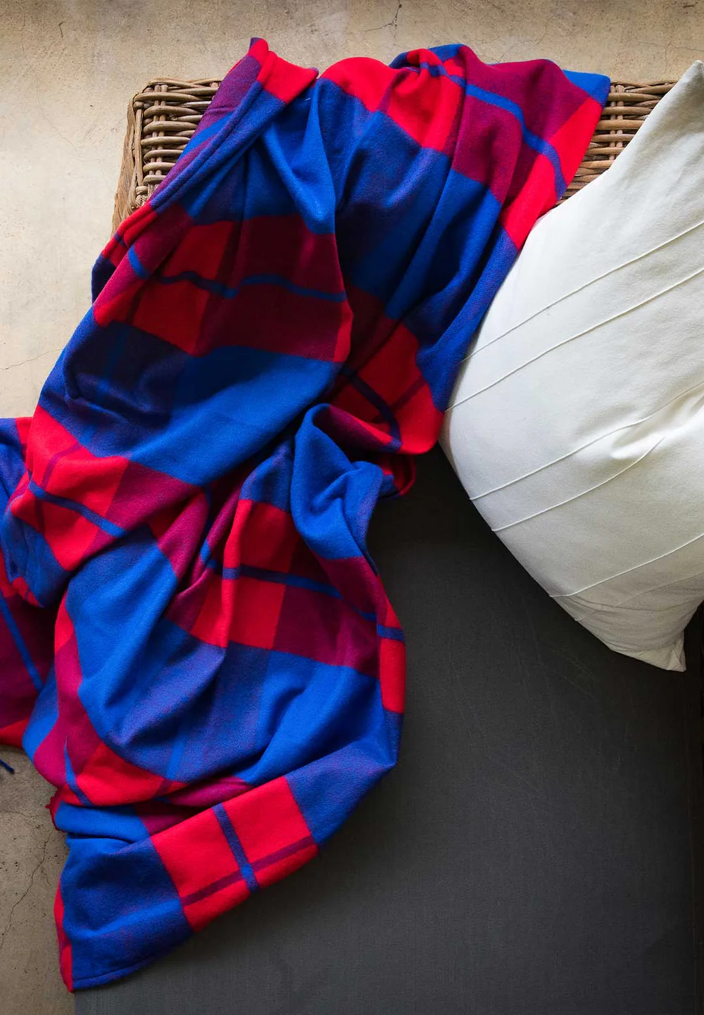 Maasai Shuka Random Color Dispatch – Traditional African Blanket Checkered Cloth, Versatile Wrap, Safari Essential, Cultural Apparel