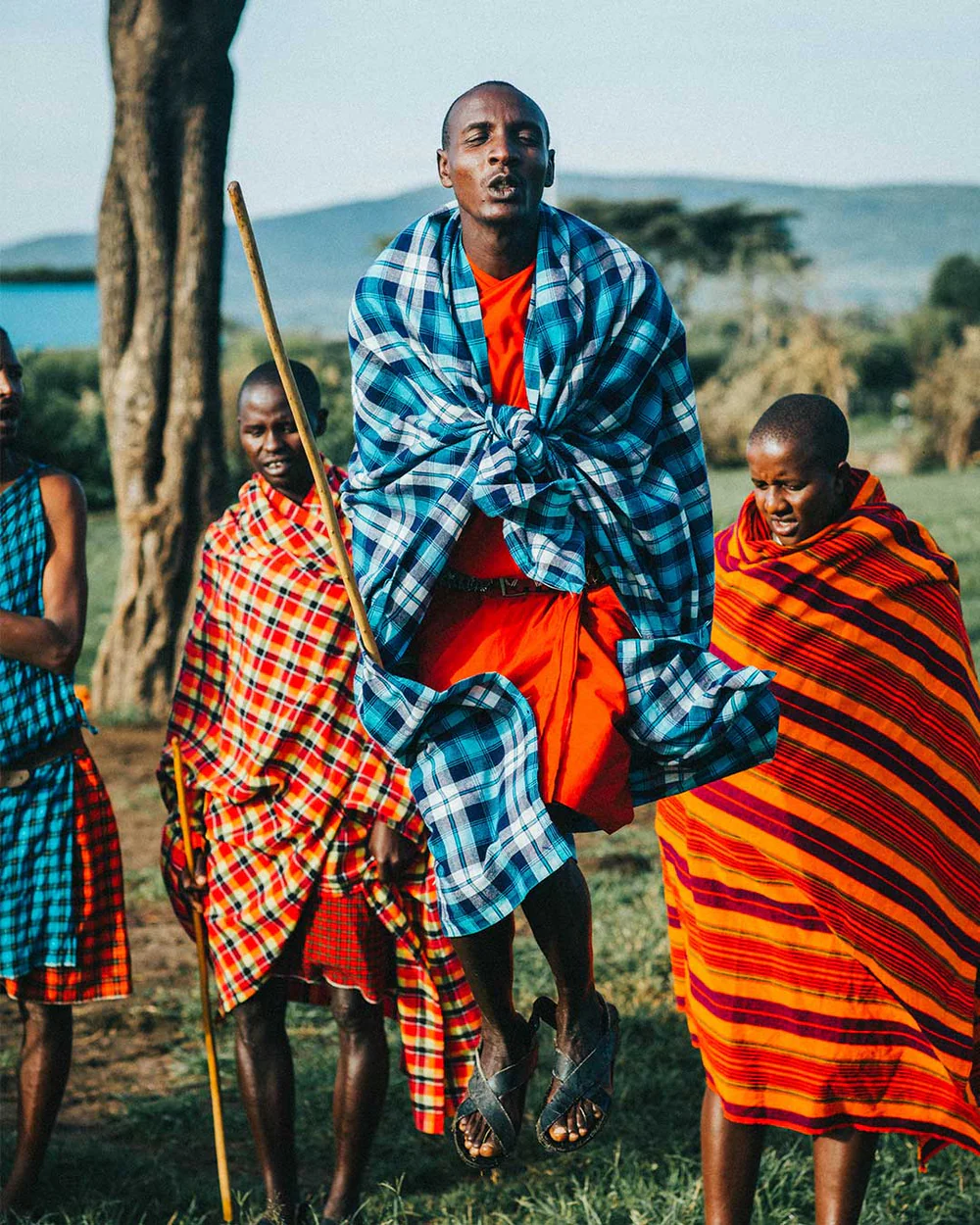 Maasai Shuka Random Color Dispatch – Traditional African Blanket Checkered Cloth, Versatile Wrap, Safari Essential, Cultural Apparel