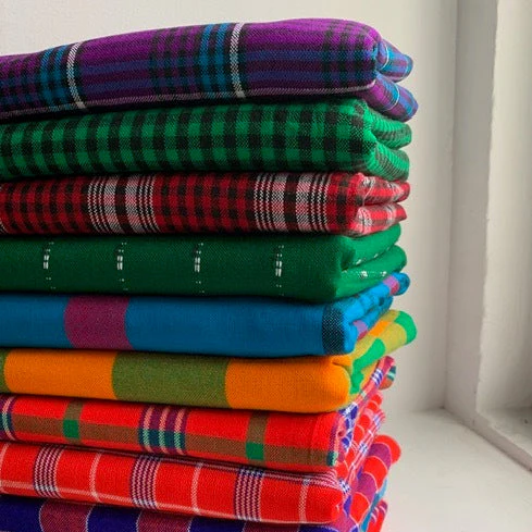 Maasai Shuka Random Color Dispatch – Traditional African Blanket Checkered Cloth, Versatile Wrap, Safari Essential, Cultural Apparel