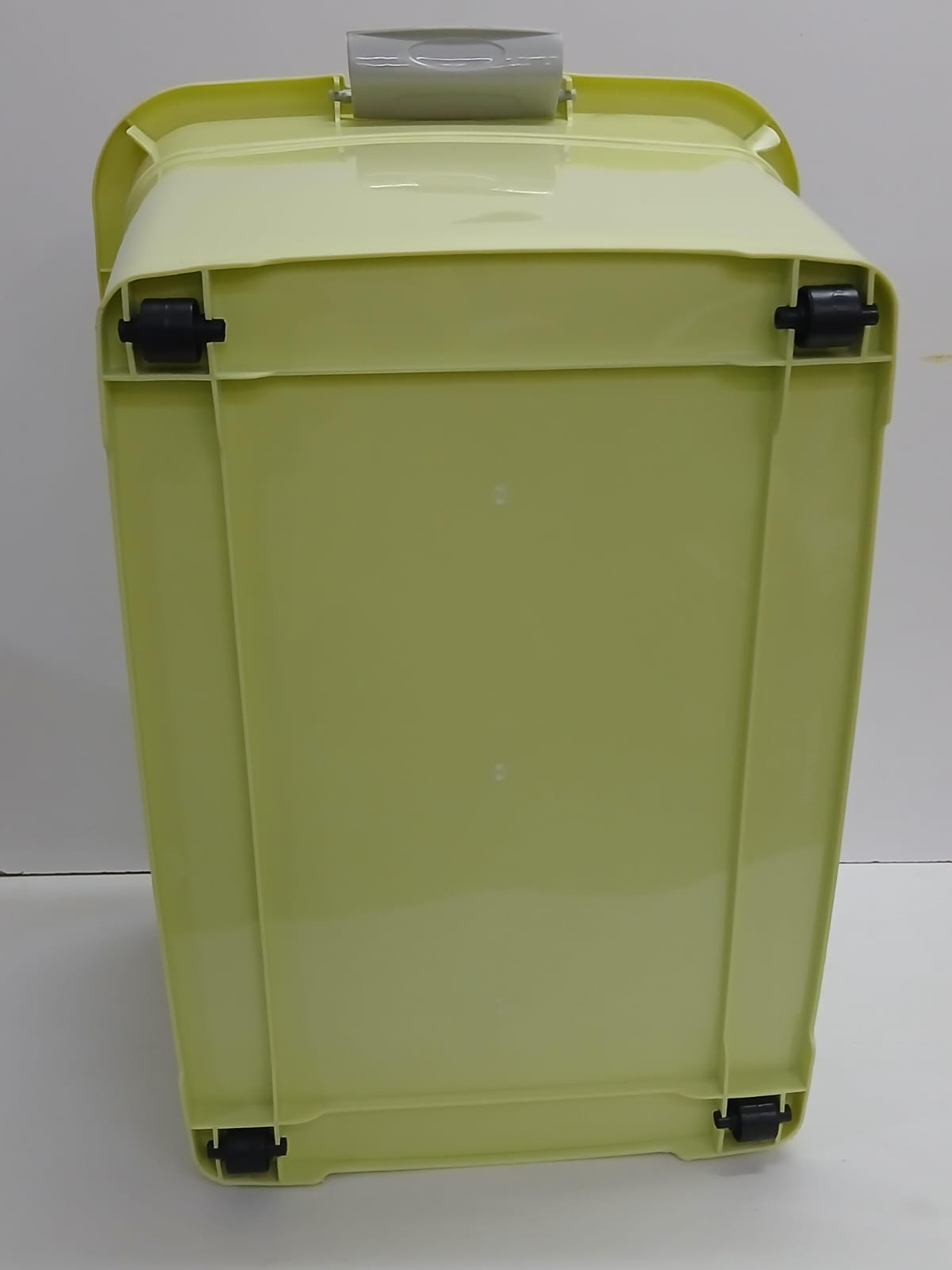 Stackable Plastic Storage Box with Wheels – Large Multipurpose Storage Container with Rolling Wheels for Clothes, Toys, Household Items and General Organization, Space-Saving Stackable Design