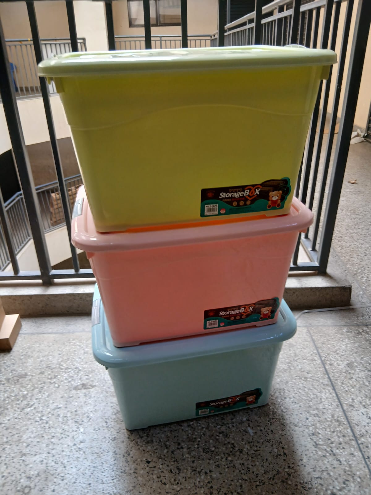 Stackable Plastic Storage Box with Wheels – Large Multipurpose Storage Container with Rolling Wheels for Clothes, Toys, Household Items and General Organization, Space-Saving Stackable Design