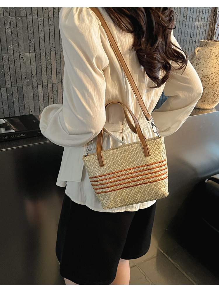 Vintage Straw Rattan Woven Bags Handmade Summer Beach Bags Ladies Large Capacity Shoulder Bag Bohemia Travel Handbags Totes B0264