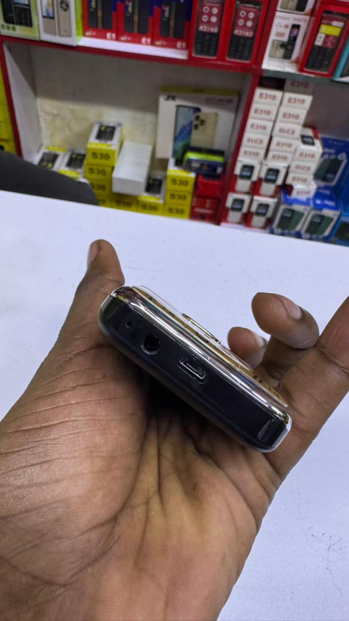 LIMITED DISCOUNT💃🏻💃🏻🔥🔥 !! BRAND NEW JX G95 PHONE 2.8 inch Display 3200mAh FEATURE PHONE WITH Bluetooth /Wireless FM/SD Slot kabambe/katululu/mulika mwizi/button feature phone