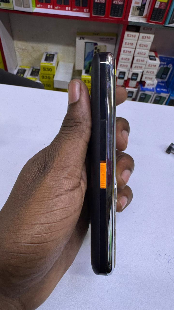 LIMITED DISCOUNT💃🏻💃🏻🔥🔥 !! BRAND NEW JX G95 PHONE 2.8 inch Display 3200mAh FEATURE PHONE WITH Bluetooth /Wireless FM/SD Slot kabambe/katululu/mulika mwizi/button feature phone