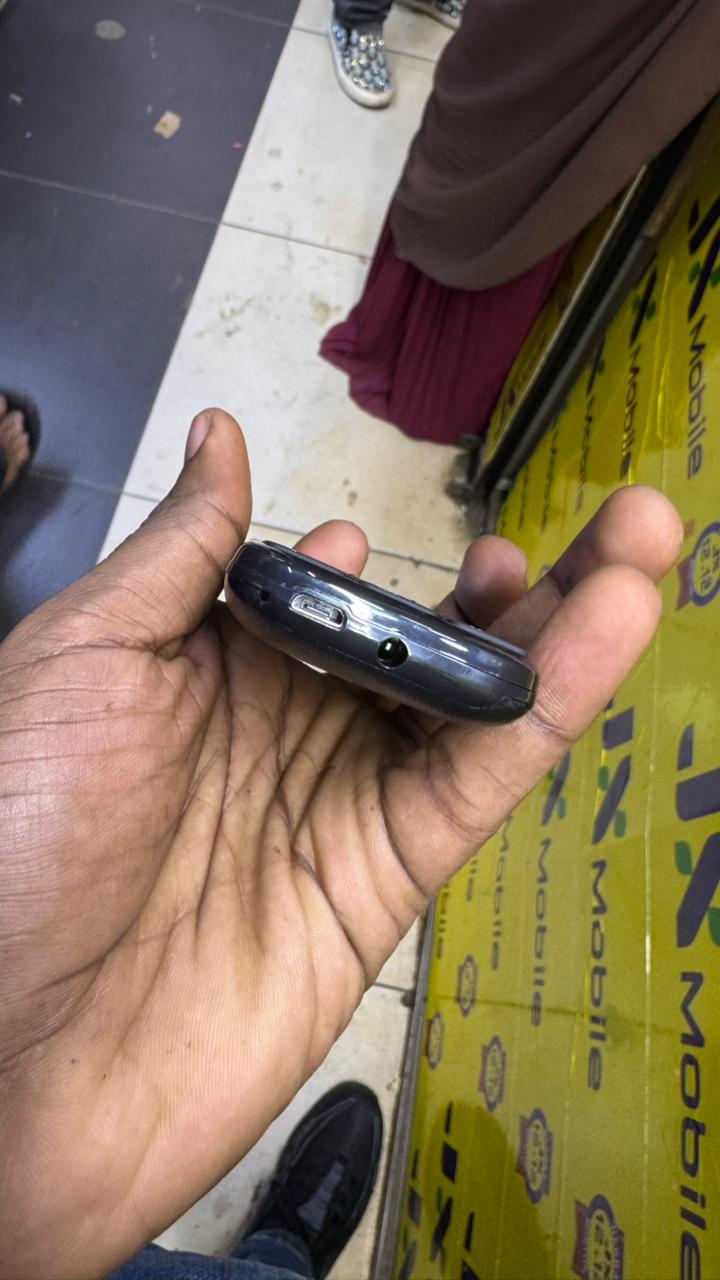 LIMITED DISCOUNT 🔥🔥BRAND NEW  RAENO R310 TRIPLE SIM CARD FEATURE PHONE WITH Bluetooth /Wireless FM/SD Slot kabambe/katululu/mulika mwizi/button feature phone