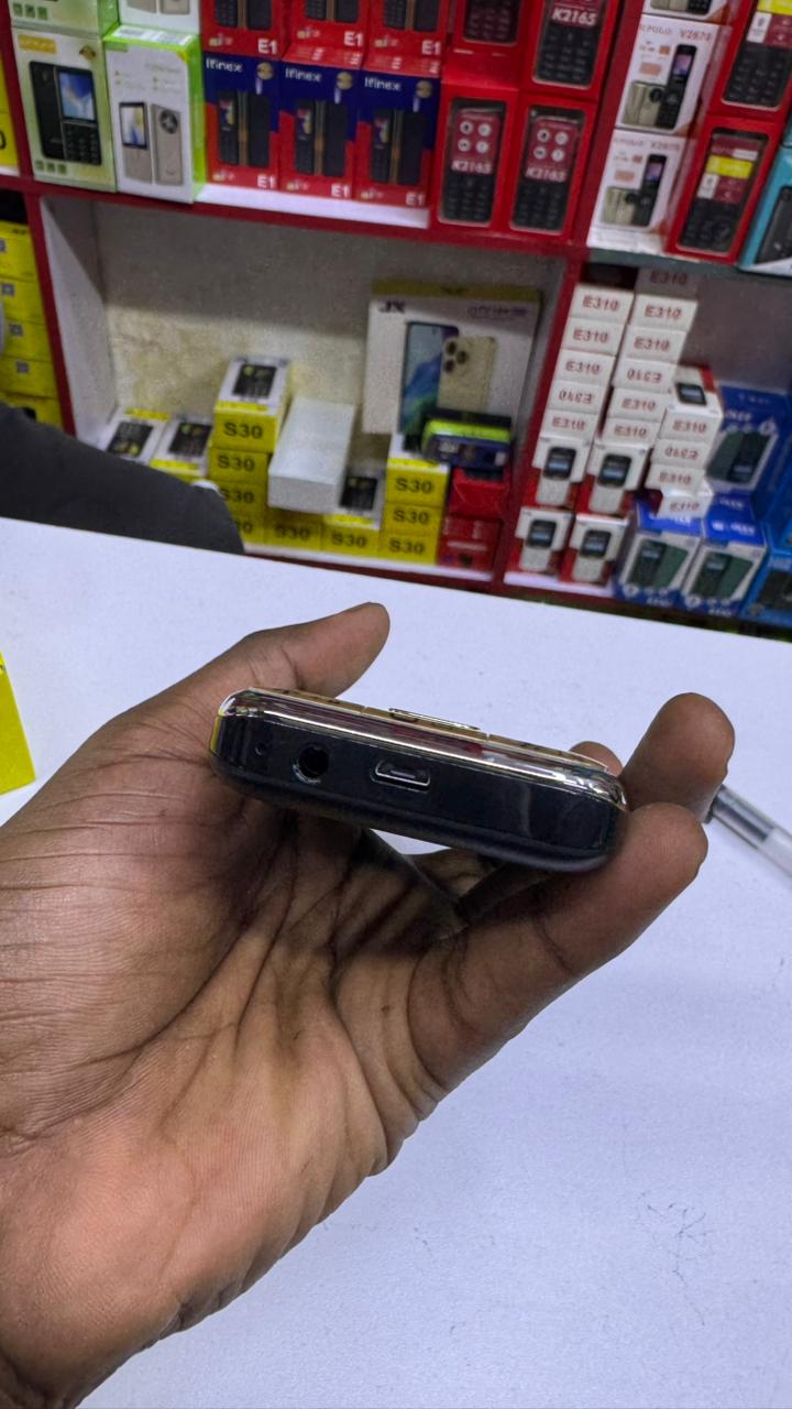 LIMITED DISCOUNT💃🏻💃🏻🔥🔥 !! BRAND NEW JX G95 PHONE 2.8 inch Display 3200mAh FEATURE PHONE WITH Bluetooth /Wireless FM/SD Slot kabambe/katululu/mulika mwizi/button feature phone