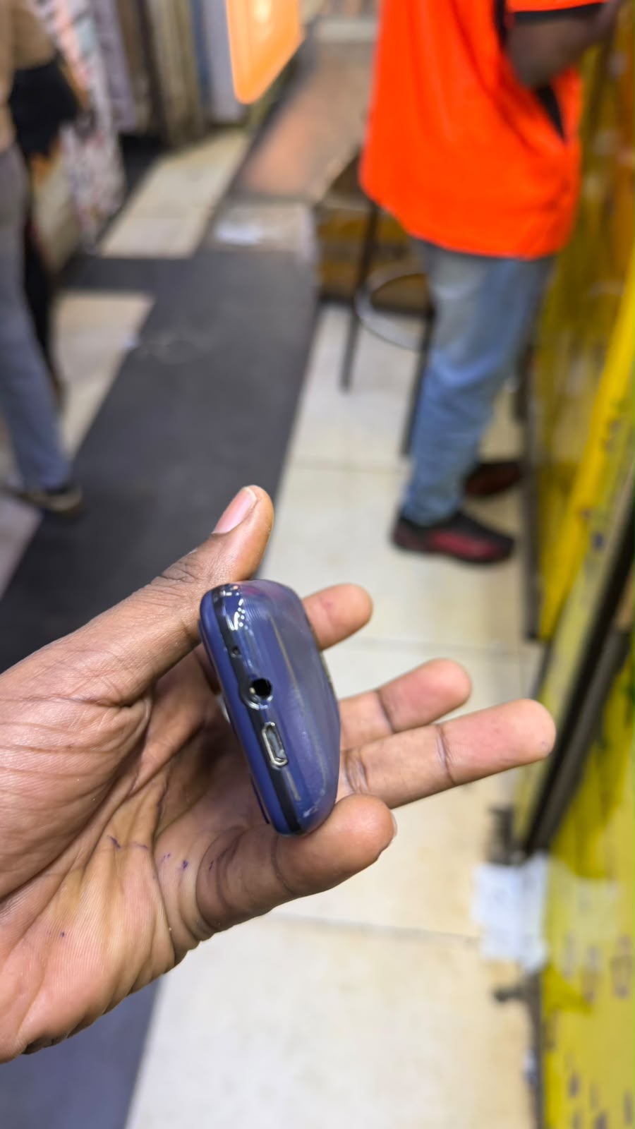 LIMITED DISCOUNT💃🏻💃🏻🔥🔥 !! BRAND NEW  UFM C2163 DUAL SIM CARD FEATURE PHONE WITH Bluetooth /Wireless FM/SD Slot kabambe/katululu/mulika mwizi/button feature phone