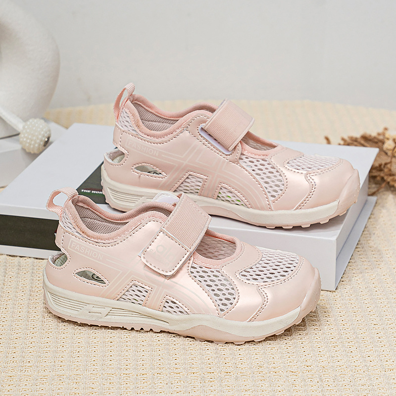 New spring and summer children's sports shoes, hollow breathable sandals, girls' casual shoes, boys' running shoes, and single-mesh shoes.