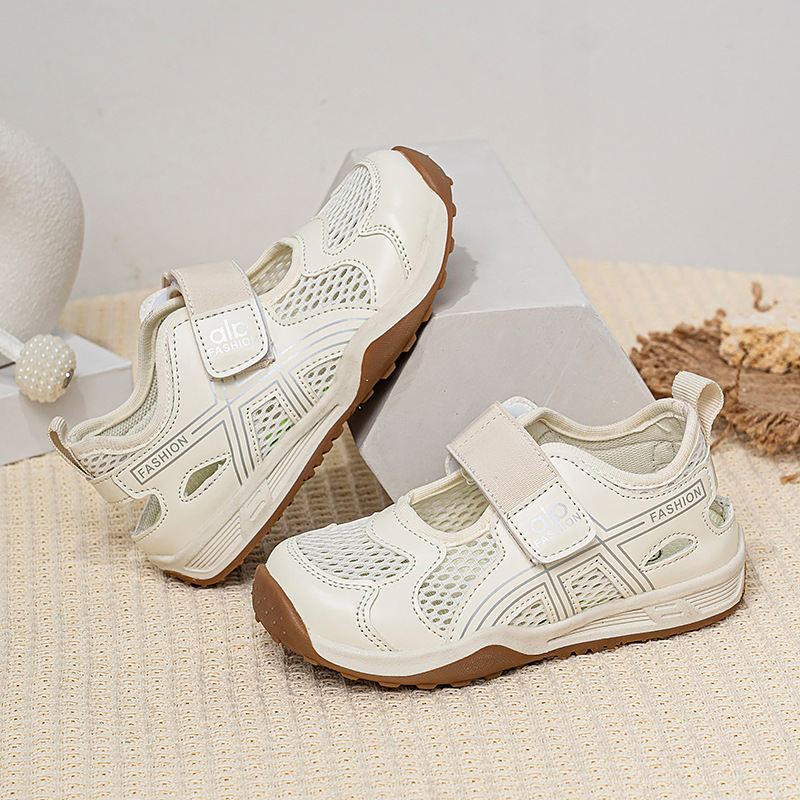 New spring and summer children's sports shoes, hollow breathable sandals, girls' casual shoes, boys' running shoes, and single-mesh shoes.