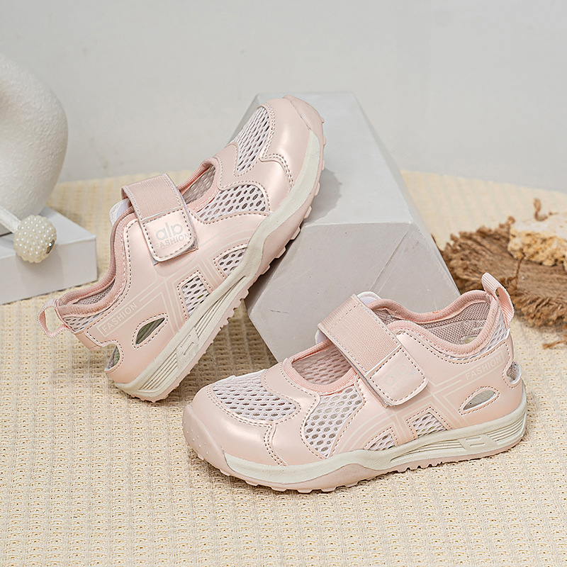 New spring and summer children's sports shoes, hollow breathable sandals, girls' casual shoes, boys' running shoes, and single-mesh shoes.