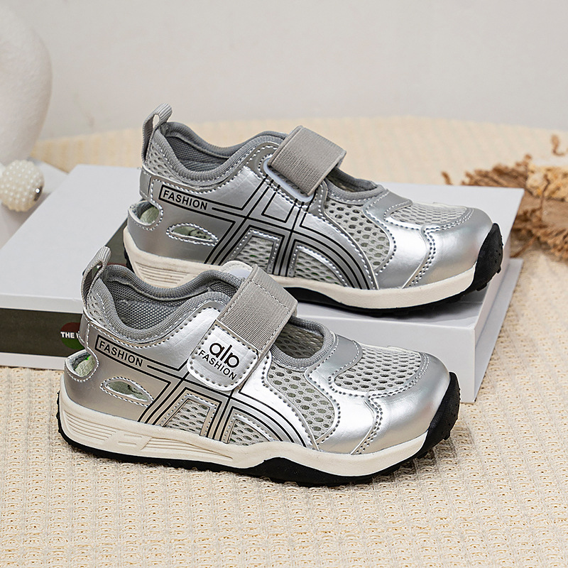 New spring and summer children's sports shoes, hollow breathable sandals, girls' casual shoes, boys' running shoes, and single-mesh shoes.