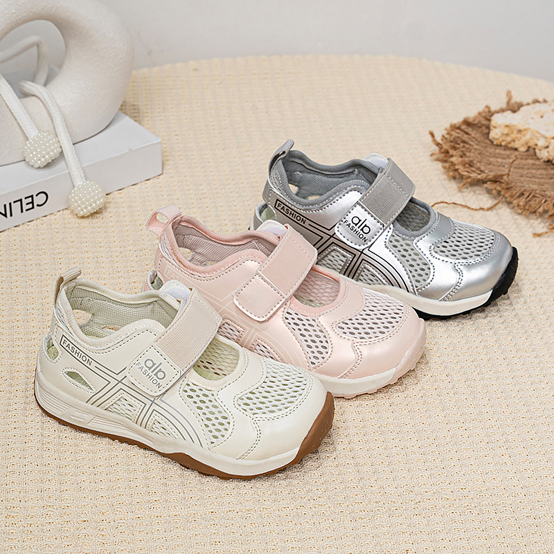 New spring and summer children's sports shoes, hollow breathable sandals, girls' casual shoes, boys' running shoes, and single-mesh shoes.