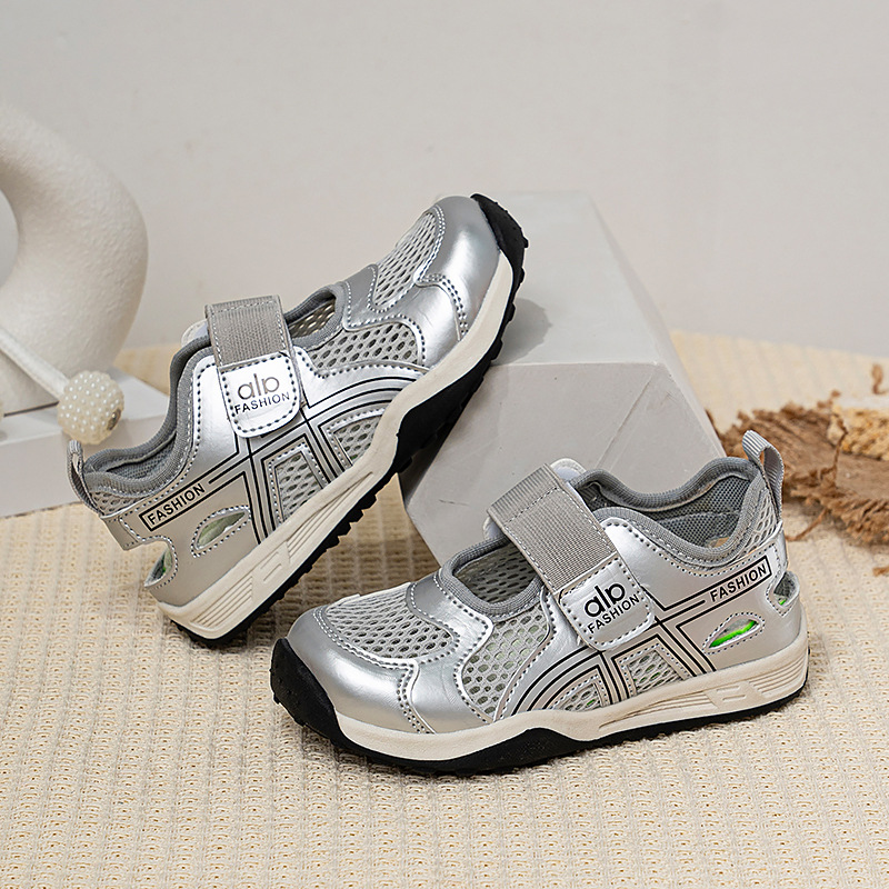 New spring and summer children's sports shoes, hollow breathable sandals, girls' casual shoes, boys' running shoes, and single-mesh shoes.