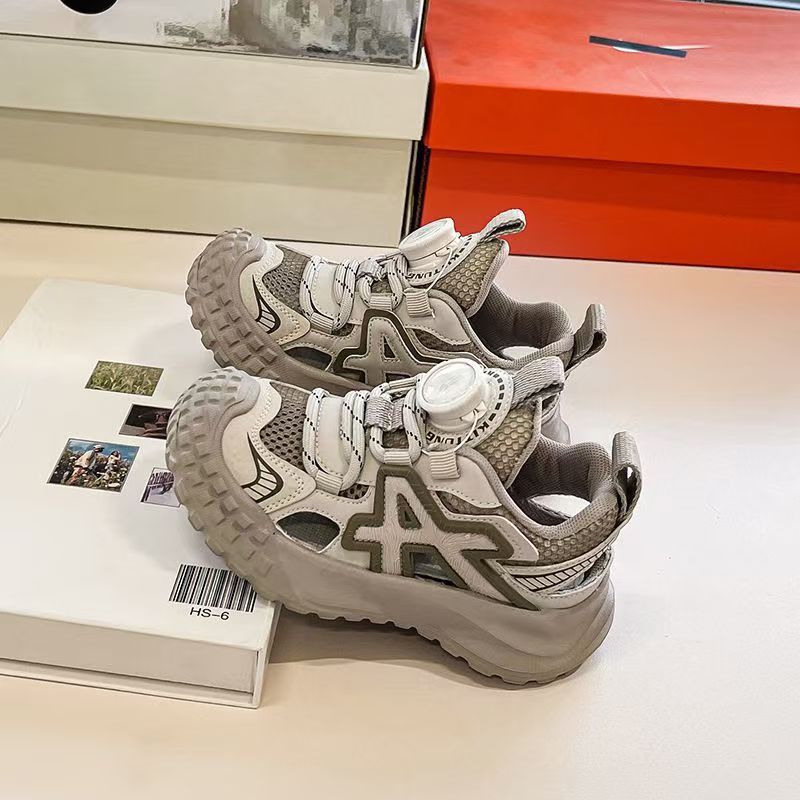 New children's sports shoes, boys' shoes, new boys' children's lightweight mesh breathable tire daddy shoes