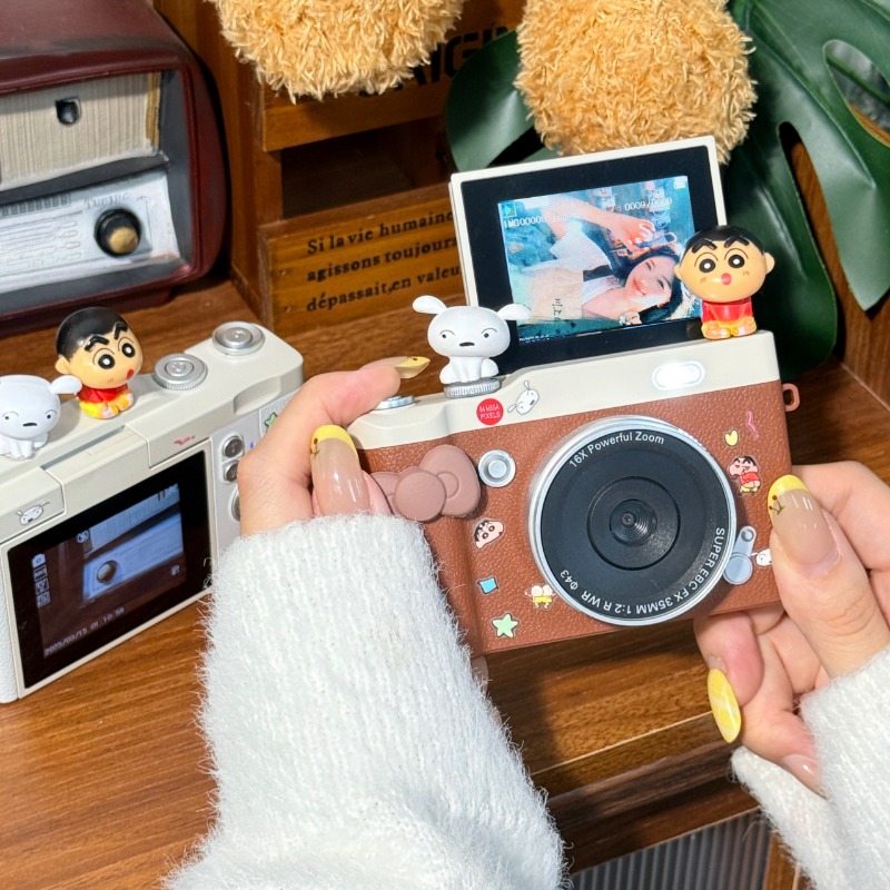 【Equipped with a 32GB memory card】64MP flip screen digital camera, compact camera for student selfies and beauty, 16X zoom portable Vlog camera for campus and travel
