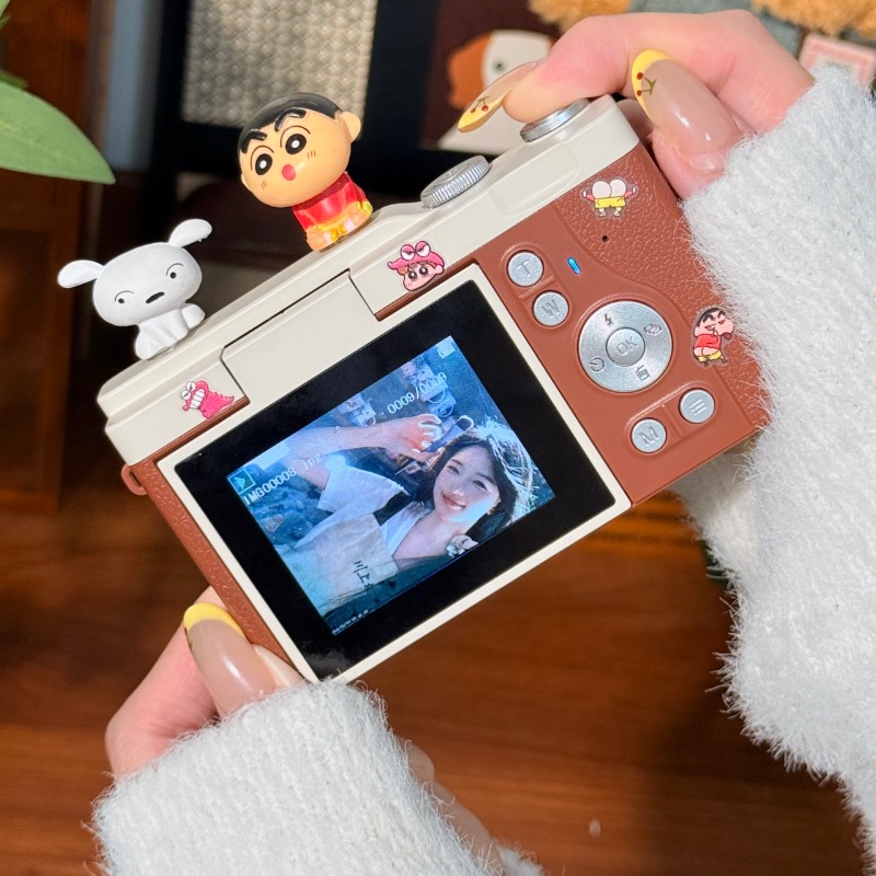 【Equipped with a 32GB memory card】64MP flip screen digital camera, compact camera for student selfies and beauty, 16X zoom portable Vlog camera for campus and travel