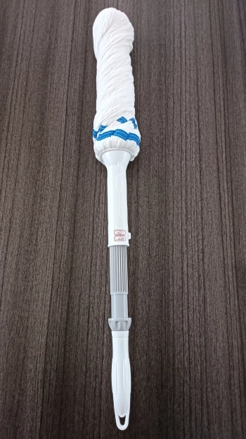 Quality Self-Wringing Mop Highly Absorbent Floor Cleaning Mop with Easy Squeeze Design, Hands-Free Wringing and Lightweight Handle for Tiles, Wood, Laminate and Everyday Household Cleaning.