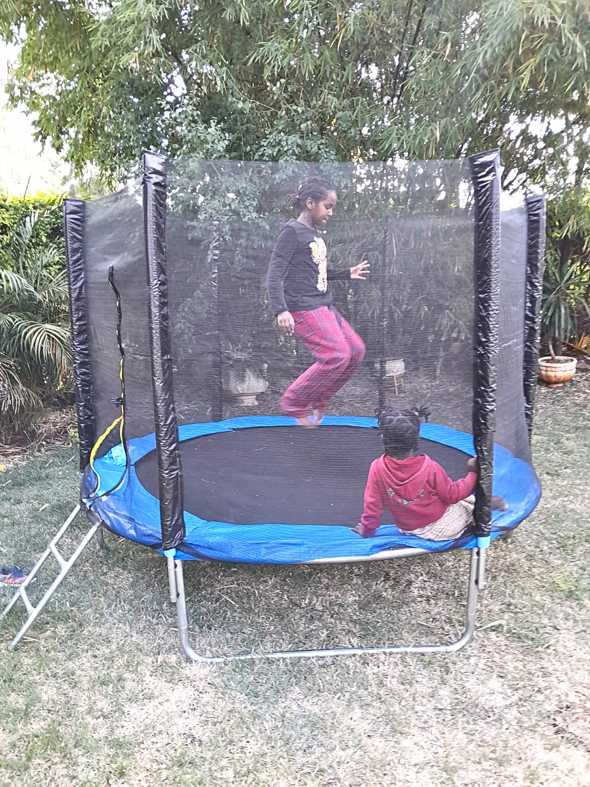 Best Brand New 8ft Trampoline, with Safety Enclosure Net and Ladder