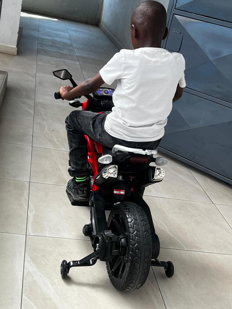 Kids electric motorbike, rubber wheels, age 2 to 9 years