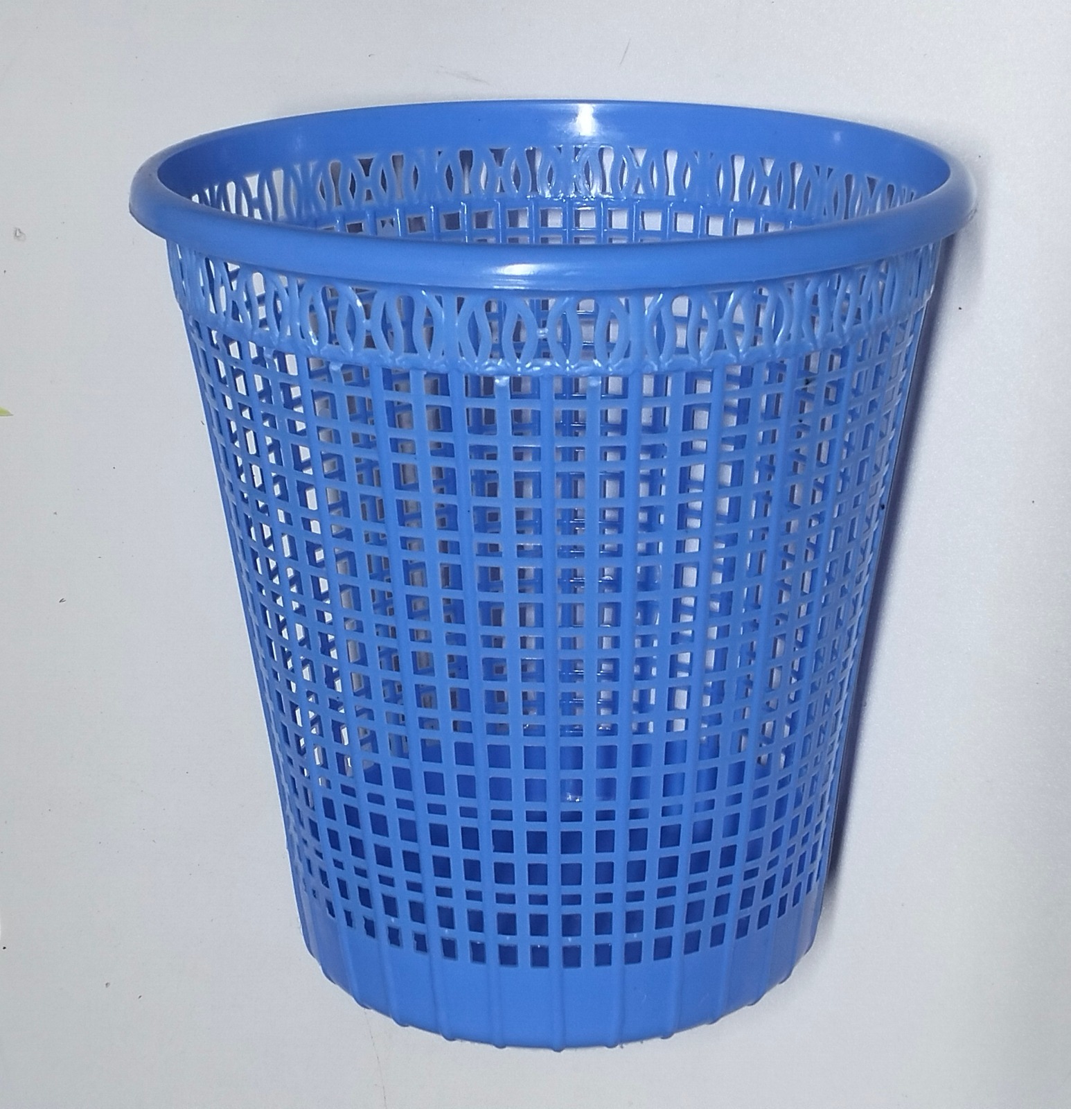 [Crazy Discounts] Durable Blue Plastic Wastebasket – Ventilated Grid Design, Lightweight Office & Home Bin office wastebasket, home trash bin,classroom dustbin multiple colors as picture.