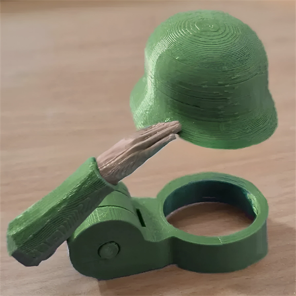 1Pcs Creative Beer Bottle Cap Helmet Salute Soldier Shaped Dustproof Cover Reusable Bottles Covers for Party Bar Decoration