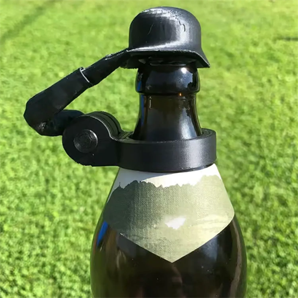 1Pcs Creative Beer Bottle Cap Helmet Salute Soldier Shaped Dustproof Cover Reusable Bottles Covers for Party Bar Decoration
