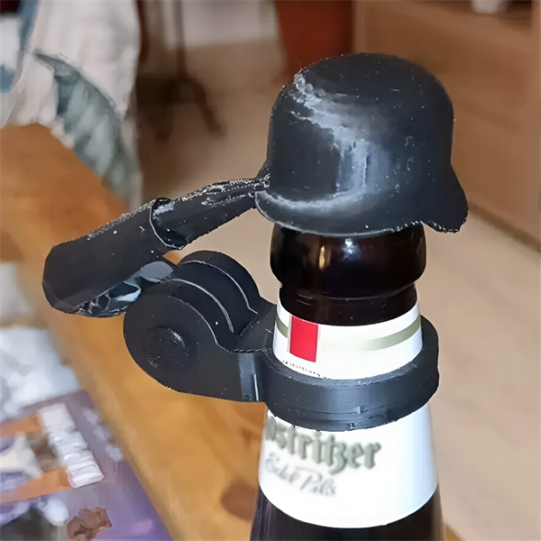 1Pcs Creative Beer Bottle Cap Helmet Salute Soldier Shaped Dustproof Cover Reusable Bottles Covers for Party Bar Decoration
