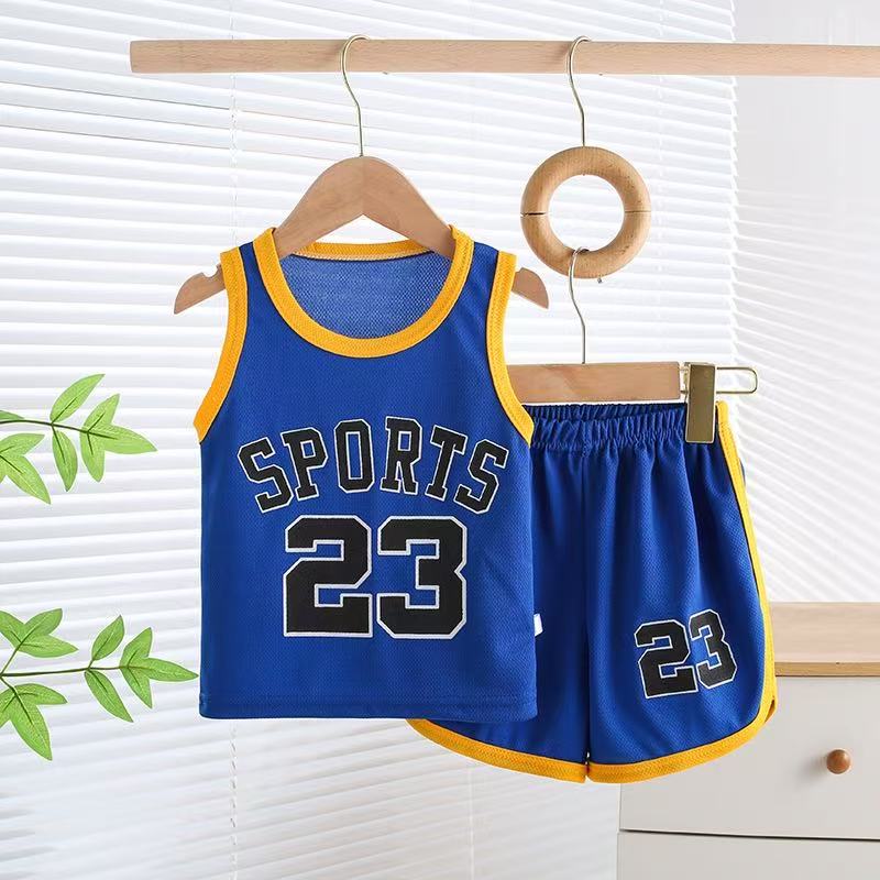 2 sets of children's sports outfits, unisex basketball uniforms, summer mesh shorts, quick-dry summer athletic wear including tops, shorts, and vests.