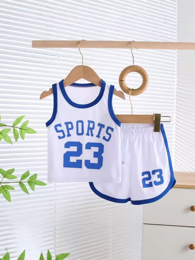 2 sets of children's sports outfits, unisex basketball uniforms, summer mesh shorts, quick-dry summer athletic wear including tops, shorts, and vests.