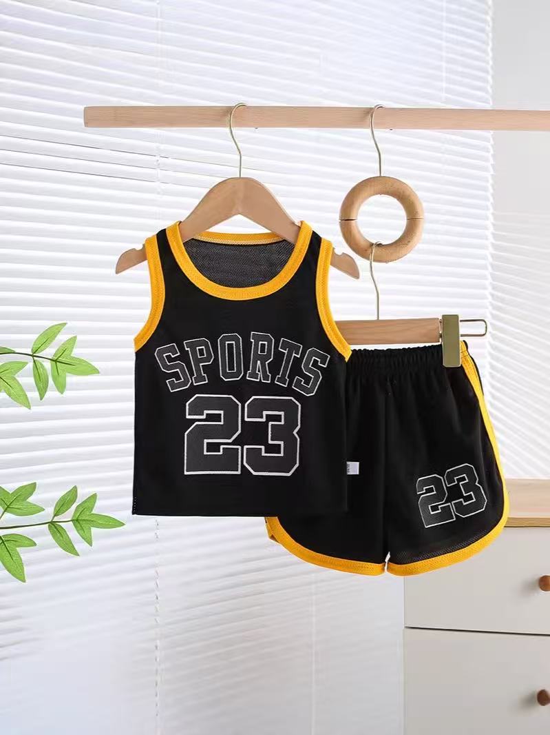 2 sets of children's sports outfits, unisex basketball uniforms, summer mesh shorts, quick-dry summer athletic wear including tops, shorts, and vests.