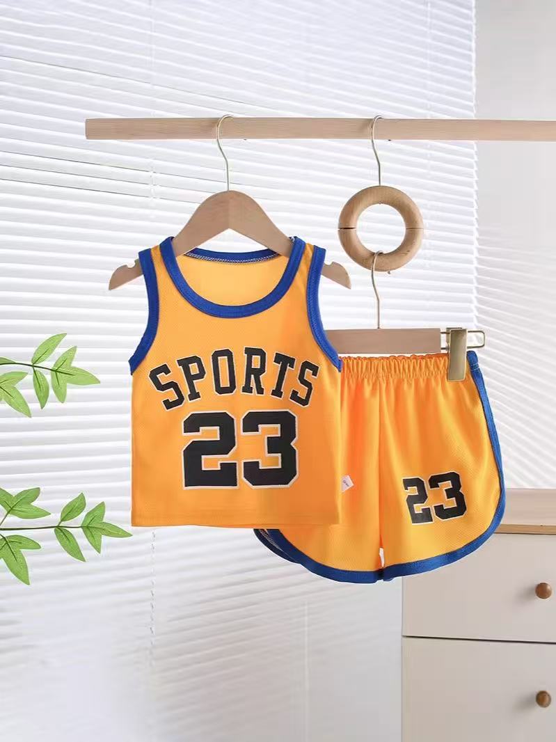 2 sets of children's sports outfits, unisex basketball uniforms, summer mesh shorts, quick-dry summer athletic wear including tops, shorts, and vests.