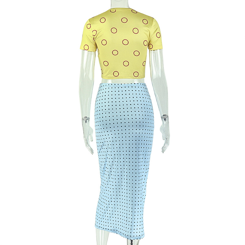 New product selection: European and American style, fresh, simple, light luxury women's clothing, hip hugging new skirt set, round neck cardigan, short sleeved, exposed navel two-piece set