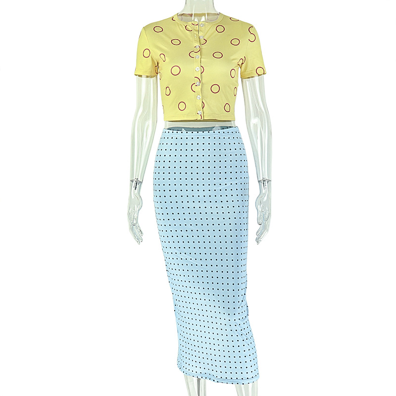 New product selection: European and American style, fresh, simple, light luxury women's clothing, hip hugging new skirt set, round neck cardigan, short sleeved, exposed navel two-piece set