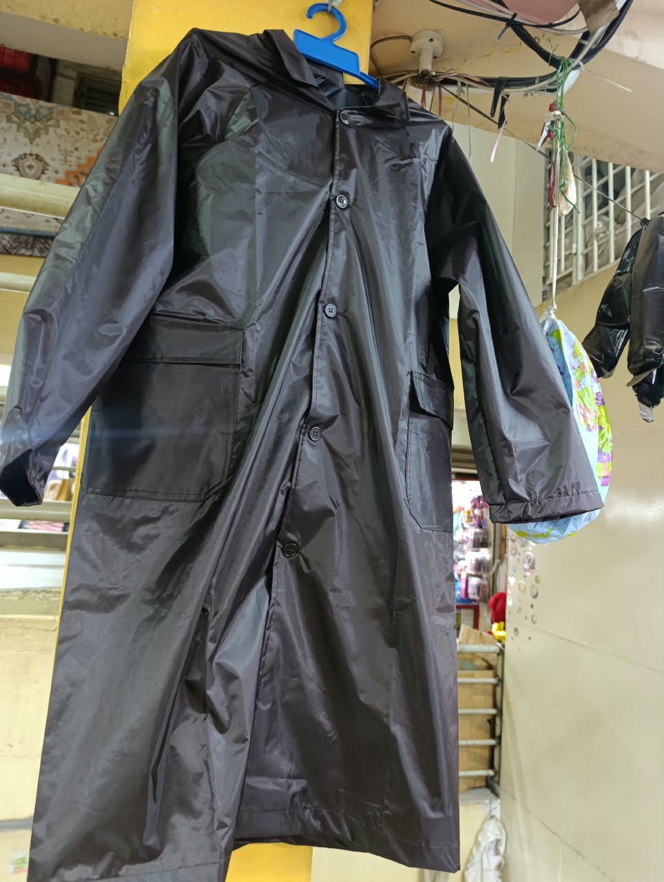 Adult Rain Coat - Provides protection from rain and light wet weather, Lightweight and easy to carry, Easy to put on and remove
