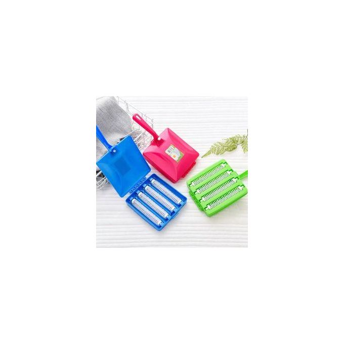 1PC Manual carpet brush mini vacuum cleaner Manual carpet brush vacuum cleaner, no electricity and no batteries meaning it can be used in any setting Handheld brush which can be used anywhere.