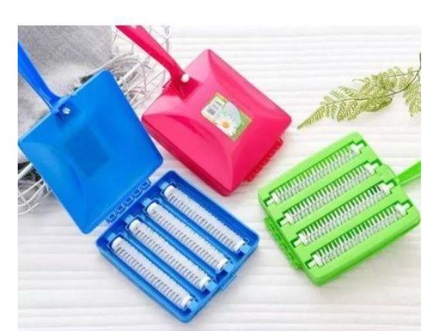 1PC Manual carpet brush mini vacuum cleaner Manual carpet brush vacuum cleaner, no electricity and no batteries meaning it can be used in any setting Handheld brush which can be used anywhere.
